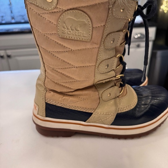 Sorel Tofino Womens Size 7 Waterproof Faux Fur Winter Snow Boot NL 2332-241 - Picture 4 of 15